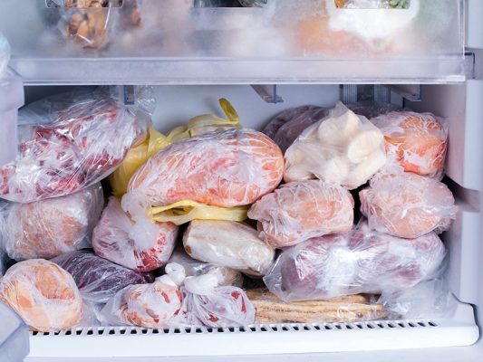Rã đông thực phẩm sai cách: Những nguy cơ thường bị bỏ qua trong căn bếp
